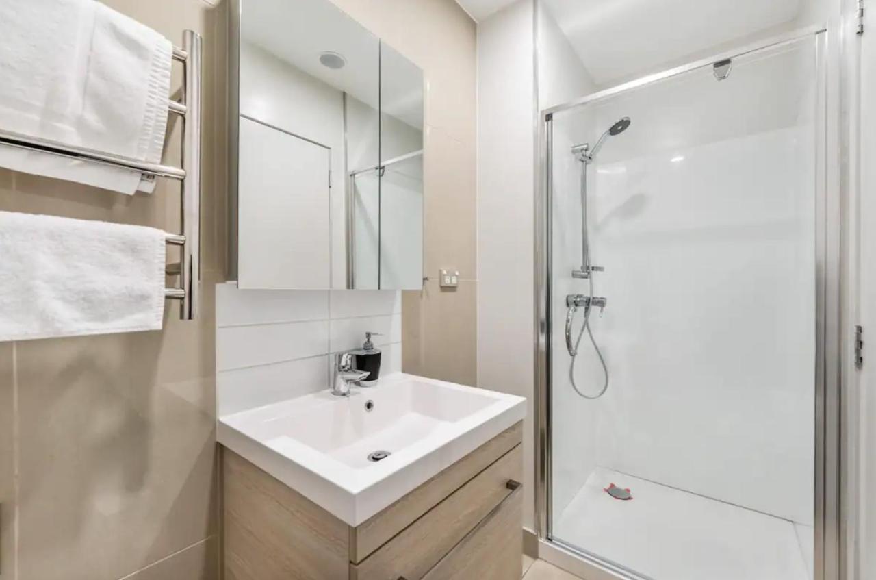 Skytower View And Seaview 2 Bedroom Apartment โอ๊คแลนด์ ภายนอก รูปภาพ